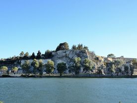 Le rocher des Doms (Avignon - Vaucluse) - Agrandir l'image, .JPG 243,6 Ko (fenêtre modale)